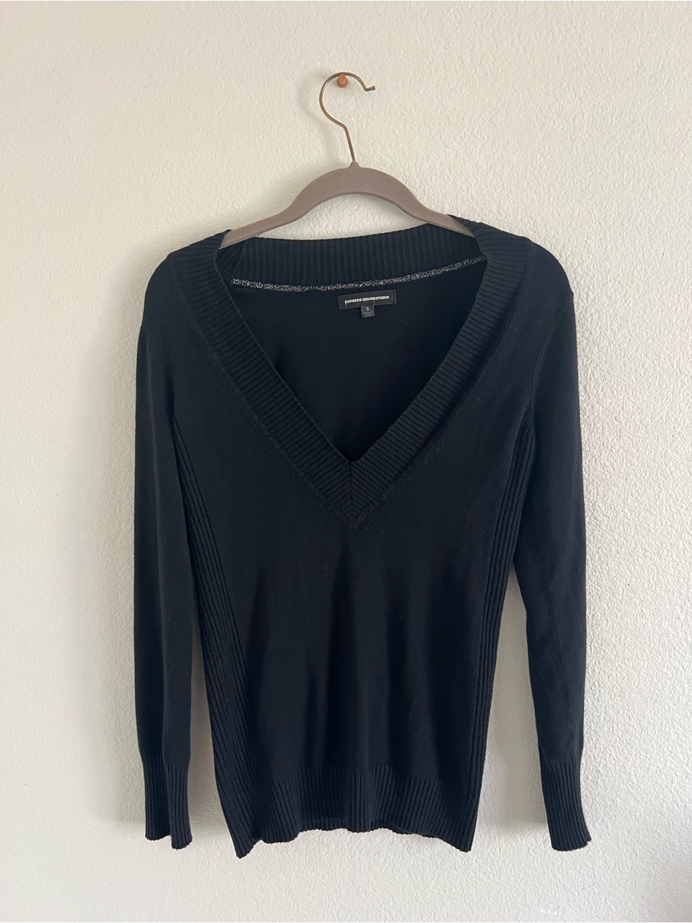 Express Black V-Neck Ribbed Women's Sweater